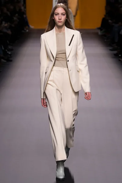 Look 11
